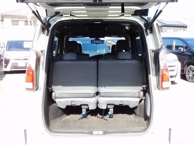 セレナ ニスモ メーカー9インチナビTV・全カメラ・CD・DVD・ブルートゥース・プロパイロット・Cセンサー・両自動ドア・ETC・LEDライト・LEDフォグ・17アルミ・USB・後席モニター・インテリキー・Pガラス(16枚目)