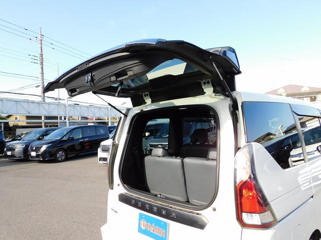 セレナ ニスモ メーカー9インチナビTV・全カメラ・CD・DVD・ブルートゥース・プロパイロット・Cセンサー・両自動ドア・ETC・LEDライト・LEDフォグ・17アルミ・USB・後席モニター・インテリキー・Pガラス(17枚目)