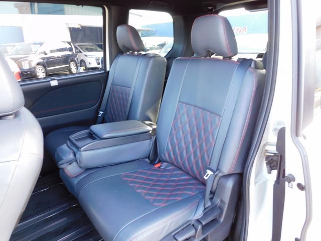 セレナ ニスモ メーカー9インチナビTV・全カメラ・CD・DVD・ブルートゥース・プロパイロット・Cセンサー・両自動ドア・ETC・LEDライト・LEDフォグ・17アルミ・USB・後席モニター・インテリキー・Pガラス(19枚目)