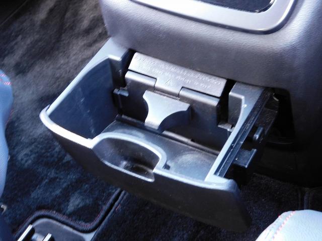 セレナ ニスモ メーカー9インチナビTV・全カメラ・CD・DVD・ブルートゥース・プロパイロット・Cセンサー・両自動ドア・ETC・LEDライト・LEDフォグ・17アルミ・USB・後席モニター・インテリキー・Pガラス(27枚目)