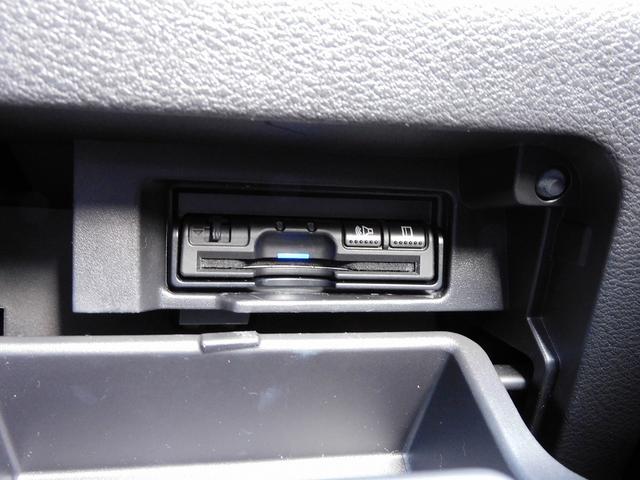 セレナ ニスモ メーカー9インチナビTV・全カメラ・CD・DVD・ブルートゥース・プロパイロット・Cセンサー・両自動ドア・ETC・LEDライト・LEDフォグ・17アルミ・USB・後席モニター・インテリキー・Pガラス(37枚目)