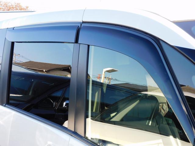 セレナ ニスモ メーカー9インチナビTV・全カメラ・CD・DVD・ブルートゥース・プロパイロット・Cセンサー・両自動ドア・ETC・LEDライト・LEDフォグ・17アルミ・USB・後席モニター・インテリキー・Pガラス(41枚目)