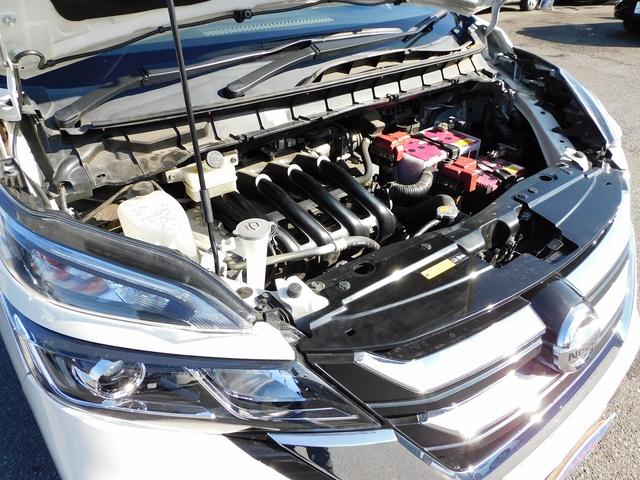 セレナ ニスモ メーカー9インチナビTV・全カメラ・CD・DVD・ブルートゥース・プロパイロット・Cセンサー・両自動ドア・ETC・LEDライト・LEDフォグ・17アルミ・USB・後席モニター・インテリキー・Pガラス(50枚目)