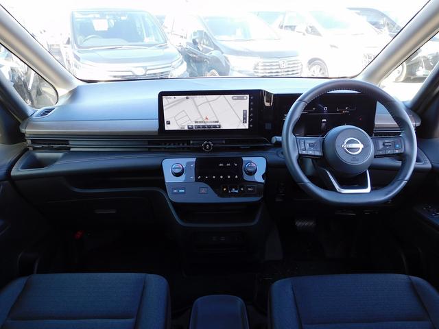 セレナ ｅ－パワー　ハイウェイスターＶ　プロパイロット・ＮＩＳＳＡＮＣｏｎｎｅｃｔナビ・後席モニター・全周囲カメラ・ＢＴオーディオ・両側自動ドア・ＬＥＤライト・フォグＬＥＤ・デジタルミラー・エマージェンシーブレーキ・ＥＴＣ・ＢＳＭ（4枚目）