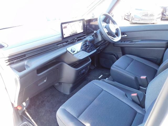 セレナ ｅ－パワー　ハイウェイスターＶ　プロパイロット・ＮＩＳＳＡＮＣｏｎｎｅｃｔナビ・後席モニター・全周囲カメラ・ＢＴオーディオ・両側自動ドア・ＬＥＤライト・フォグＬＥＤ・デジタルミラー・エマージェンシーブレーキ・ＥＴＣ・ＢＳＭ（30枚目）