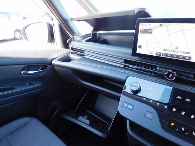 セレナ ｅ－パワー　ハイウェイスターＶ　プロパイロット・ＮＩＳＳＡＮＣｏｎｎｅｃｔナビ・後席モニター・全周囲カメラ・ＢＴオーディオ・両側自動ドア・ＬＥＤライト・フォグＬＥＤ・デジタルミラー・エマージェンシーブレーキ・ＥＴＣ・ＢＳＭ（45枚目）