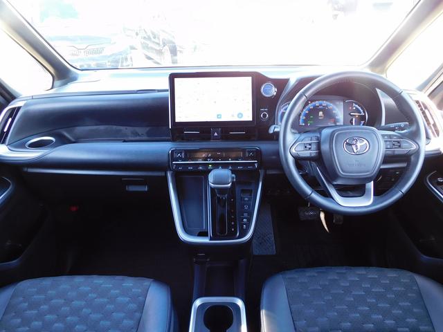 ヴォクシー ハイブリッドS-Z 10インチフルセグナビ・後席モニター・バックカメラ・BTオーディオ・両側自動ドア・LEDライト・トヨタセーフティセンス・ACC・ETC・シートヒーター・ハーフレザーシート・フロアマット・ドアバイザー(4枚目)