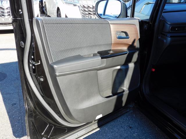 オデッセイハイブリッド ｅ：ＨＥＶアブソルート・ＥＸ　１０インチナビ地デジ・全カメラ・ＣＤ・ＤＶＤ・ブルートゥース・１８アルミ・レーダーＣ・ＬＫＡ・ＢＳＭ・両Ｐドア・Ｐゲート・ＬＥＤライト・ＵＳＢ・ＡＣ１００・Ｃソナー・パドルシフト・ＴＶキット・Ｐガラス（22枚目）