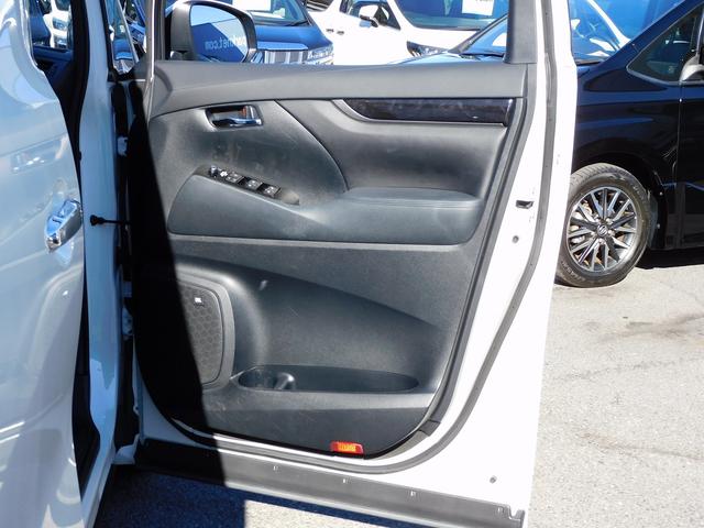 アルファード ２．５Ｓ　Ａパッケージ　後期・サンルーフ・ＪＢＬ・９インチフルセグナビ・後席モニター・全周囲カメラ・ＢＴオーディオ・両側自動ドア・ＬＥＤライト・フォグＬＥＤ・デジタルミラー・トヨタセーフティセンス・ＥＴＣ・ＢＳＭ（28枚目）