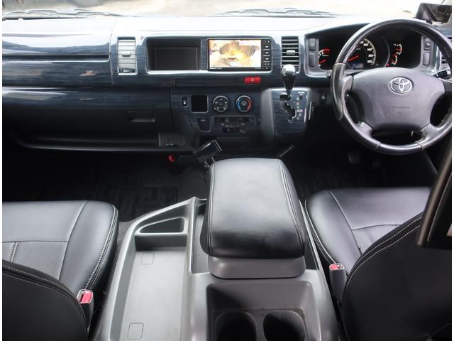 ハイエースワゴン ＧＬ　ナビ　地デジ　バックカメラ　Ｂｌｕｅｔｏｏｔｈ　後席モニター　フロントスポイラー　パワースライドドア　黒革調シートカバー　キーレス　ＥＴＣ　電動格納ミラー　ダブルエアコン　社外ステアリング　ローダウン（9枚目）