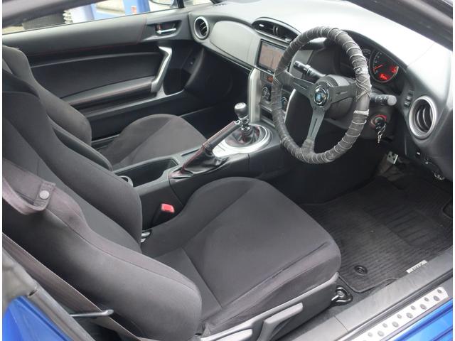 ＢＲＺ Ｒ　後期型　６速ＭＴ　ブリッツ車高調　リアスポイラー　社外ステアリング　ナビ　地デジ　バックカメラ　Ｂｌｕｅｔｏｏｔｈ　記録簿　純正ＬＥＤヘッドライト　ＥＴＣ　電動格納ミラー　修復歴無し（18枚目）