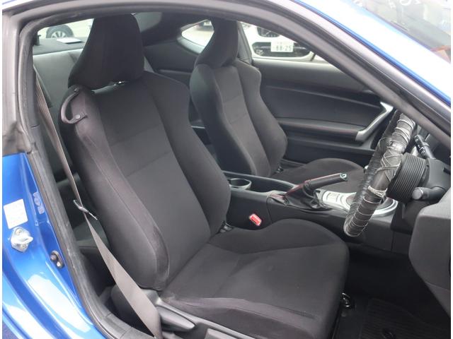 ＢＲＺ Ｒ　後期型　６速ＭＴ　ブリッツ車高調　リアスポイラー　社外ステアリング　ナビ　地デジ　バックカメラ　Ｂｌｕｅｔｏｏｔｈ　記録簿　純正ＬＥＤヘッドライト　ＥＴＣ　電動格納ミラー　修復歴無し（19枚目）