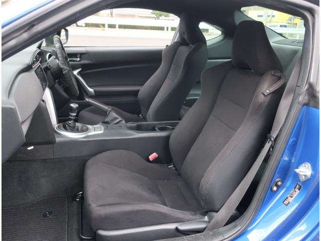 ＢＲＺ Ｒ　後期型　６速ＭＴ　ブリッツ車高調　リアスポイラー　社外ステアリング　ナビ　地デジ　バックカメラ　Ｂｌｕｅｔｏｏｔｈ　記録簿　純正ＬＥＤヘッドライト　ＥＴＣ　電動格納ミラー　修復歴無し（21枚目）