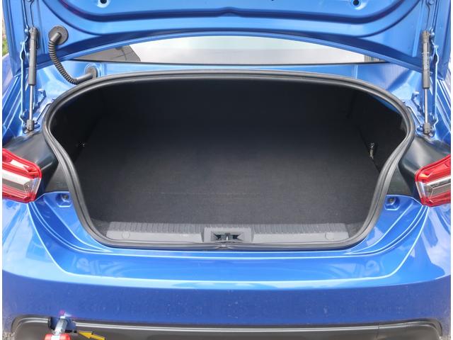 ＢＲＺ Ｒ　後期型　６速ＭＴ　ブリッツ車高調　リアスポイラー　社外ステアリング　ナビ　地デジ　バックカメラ　Ｂｌｕｅｔｏｏｔｈ　記録簿　純正ＬＥＤヘッドライト　ＥＴＣ　電動格納ミラー　修復歴無し（23枚目）