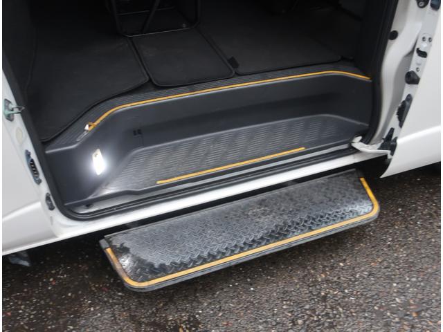 ハイエースワゴン GL ナビ 地デジ バックカメラ Bluetooth フリップダウンモニター 記録簿 シートカバー オートステップ ETC LEDヘッドライト フォグランプ キーレス オートエアコン 小窓付き(29枚目)
