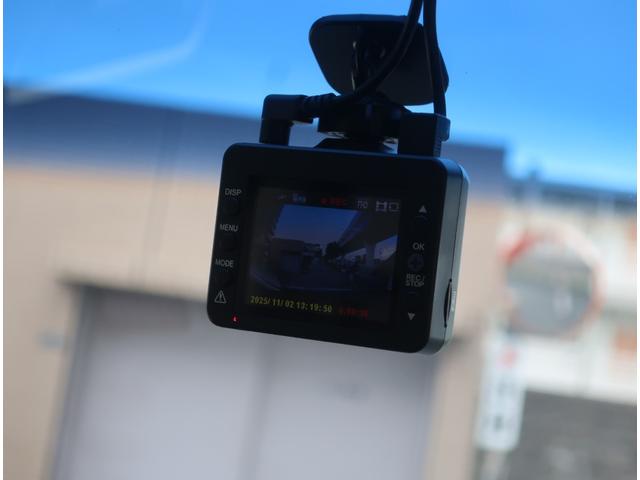 オデッセイ アブソルート　ユーザー買取車　ＴＥＩＮ車高調　フロントスポイラー　社外１９インチアルミホイール　ナビ　地デジ　バックカメラ　Ｂｌｕｅｔｏｏｔｈ　記録簿　パワースライドドア　フリップダウンモニター（ＨＤＭＩ接続可）（38枚目）