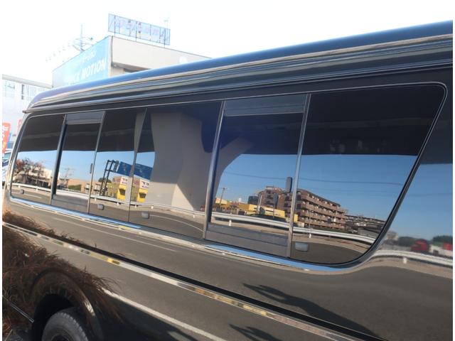 ハイエースワゴン ＧＬ　４型仕様　ナビ　地デジ　バックカメラ　Ｂｌｕｅｔｏｏｔｈ　パワースライドドア　ドライブレコーダー　ＥＴＣ　ＡＣ１００Ｖ　１０人乗り　電動格納ミラー　小窓付き　社外１５インチアルミホイール　Ｗエアコン（17枚目）