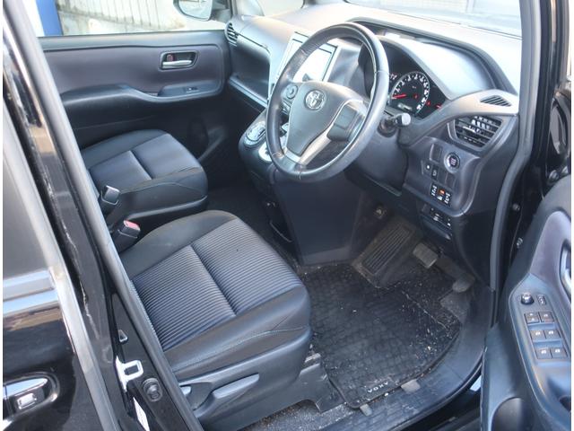 ヴォクシー ＺＳ　ナビ　地デジ　バックカメラ　Ｂｌｕｅｔｏｏｔｈ　フリップダウンモニター　記録簿　両側パワースライドドア　純正ＬＥＤヘッドライト　フォグランプ　ビルトインＥＴＣ　スマートキー　プッシュスタート（18枚目）