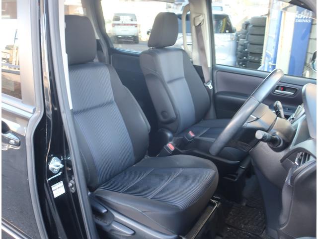 ヴォクシー ＺＳ　ナビ　地デジ　バックカメラ　Ｂｌｕｅｔｏｏｔｈ　フリップダウンモニター　記録簿　両側パワースライドドア　純正ＬＥＤヘッドライト　フォグランプ　ビルトインＥＴＣ　スマートキー　プッシュスタート（19枚目）