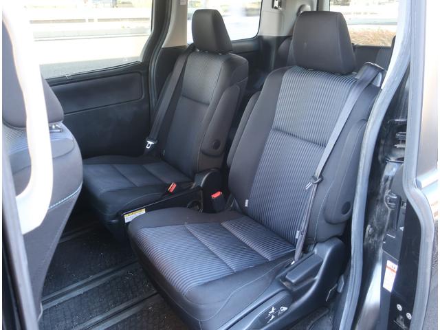 ヴォクシー ＺＳ　ナビ　地デジ　バックカメラ　Ｂｌｕｅｔｏｏｔｈ　フリップダウンモニター　記録簿　両側パワースライドドア　純正ＬＥＤヘッドライト　フォグランプ　ビルトインＥＴＣ　スマートキー　プッシュスタート（22枚目）