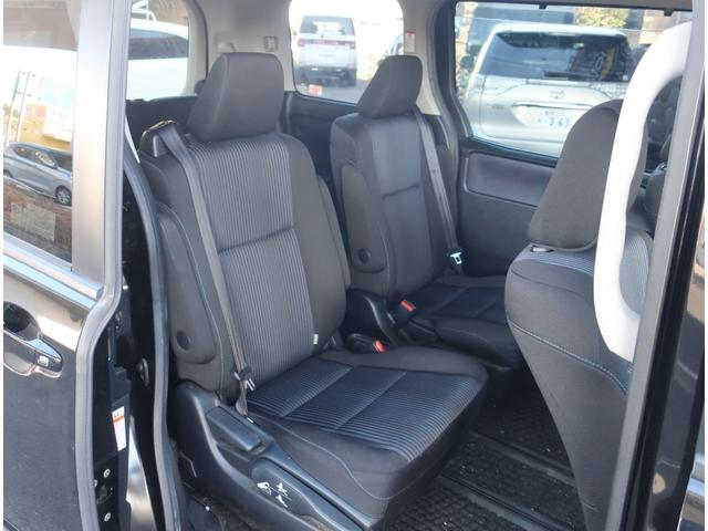 ヴォクシー ＺＳ　ナビ　地デジ　バックカメラ　Ｂｌｕｅｔｏｏｔｈ　フリップダウンモニター　記録簿　両側パワースライドドア　純正ＬＥＤヘッドライト　フォグランプ　ビルトインＥＴＣ　スマートキー　プッシュスタート（24枚目）