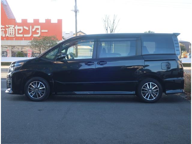 ヴォクシー ＺＳ　ナビ　地デジ　バックカメラ　Ｂｌｕｅｔｏｏｔｈ　フリップダウンモニター　記録簿　両側パワースライドドア　純正ＬＥＤヘッドライト　フォグランプ　ビルトインＥＴＣ　スマートキー　プッシュスタート（29枚目）