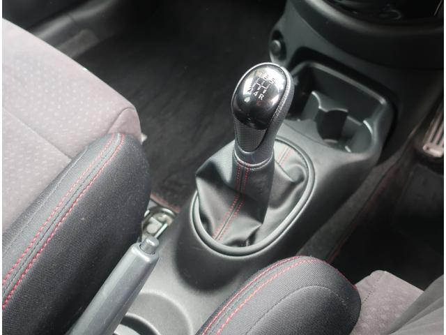 マーチ ニスモ　Ｓ　ユーザー買取車　ＭＴ車　ナビ　地デジ　Ｂｌｕｅｔｏｏｔｈ　記録簿　インテリキー　ＥＴＣ　ＬＥＤヘッドライト　バックフォグ　オートエアコン　電動格納ミラー（17枚目）