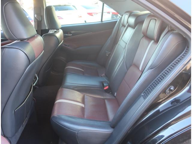 クラウンハイブリッド アスリートＳ　ブラックスタイル　特別仕様車　本革　純正ナビ　地デジ　バックカメラ　Ｂｌｕｅｔｏｏｔｈ　記録簿　クリアランスソナー　クルーズコントロール　パワーシート　シート＆ステアリングヒーター　ビルトインＥＴＣ　ＨＩＤライト（22枚目）