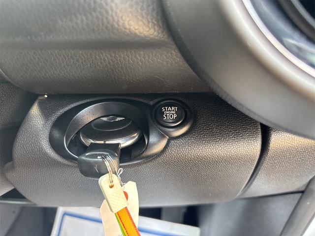 ＭＩＮＩ クーパー　クロスオーバー　５人乗り　禁煙車　前後ドラレコ　ＥＴＣ　ベースキャリア　フォグライト　プッシュスタートシステム　カーテンエアバック　サイドエアバック　Ｗエアバック　ＡＢＳ　クリーニング済み（17枚目）