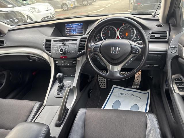 アコード ２４ＴＬ　スポーツスタイル　パドルシフト　リヤスポイラ　パワーシート　ハーフレザー調専用シート　クルコン　ＨＩＤライト　フォグランプ　ターンランプ　外１９インチアルミ　スモークフィルム　ＨＤＤナビ　ワンセグ　バックモニタ　ＥＴＣ（3枚目）