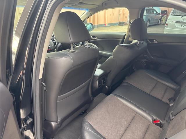 アコード ２４ＴＬ　スポーツスタイル　パドルシフト　リヤスポイラ　パワーシート　ハーフレザー調専用シート　クルコン　ＨＩＤライト　フォグランプ　ターンランプ　外１９インチアルミ　スモークフィルム　ＨＤＤナビ　ワンセグ　バックモニタ　ＥＴＣ（6枚目）