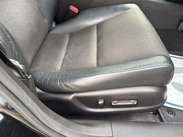 アコード ２４ＴＬ　スポーツスタイル　パドルシフト　リヤスポイラ　パワーシート　ハーフレザー調専用シート　クルコン　ＨＩＤライト　フォグランプ　ターンランプ　外１９インチアルミ　スモークフィルム　ＨＤＤナビ　ワンセグ　バックモニタ　ＥＴＣ（8枚目）