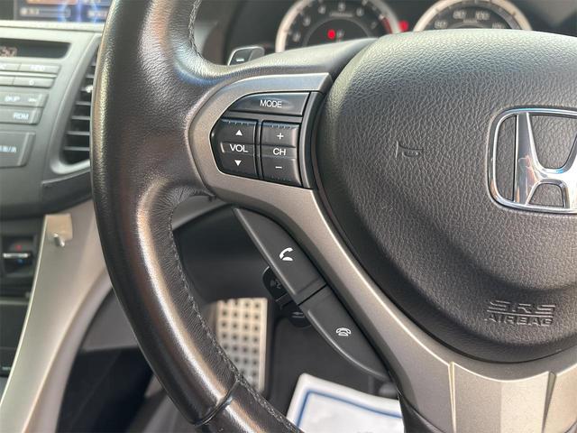アコード ２４ＴＬ　スポーツスタイル　パドルシフト　リヤスポイラ　パワーシート　ハーフレザー調専用シート　クルコン　ＨＩＤライト　フォグランプ　ターンランプ　外１９インチアルミ　スモークフィルム　ＨＤＤナビ　ワンセグ　バックモニタ　ＥＴＣ（14枚目）