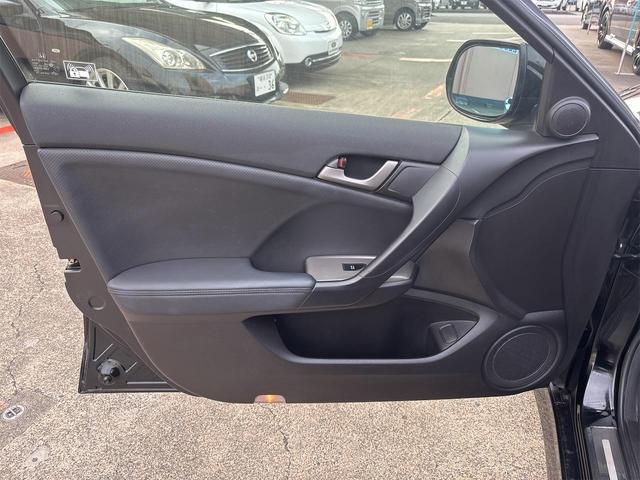 アコード ２４ＴＬ　スポーツスタイル　パドルシフト　リヤスポイラ　パワーシート　ハーフレザー調専用シート　クルコン　ＨＩＤライト　フォグランプ　ターンランプ　外１９インチアルミ　スモークフィルム　ＨＤＤナビ　ワンセグ　バックモニタ　ＥＴＣ（40枚目）