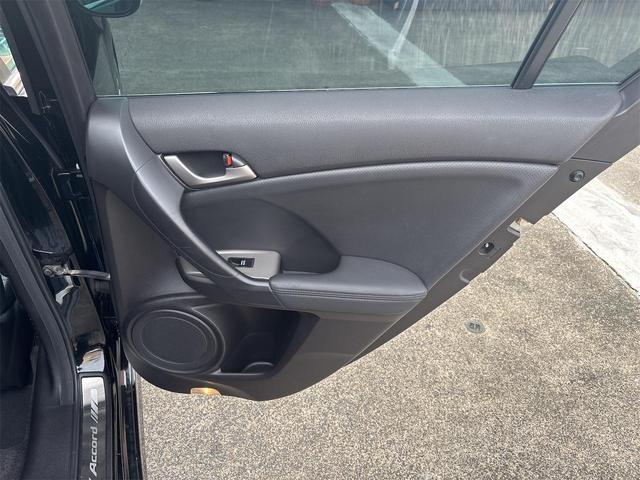 アコード ２４ＴＬ　スポーツスタイル　パドルシフト　リヤスポイラ　パワーシート　ハーフレザー調専用シート　クルコン　ＨＩＤライト　フォグランプ　ターンランプ　外１９インチアルミ　スモークフィルム　ＨＤＤナビ　ワンセグ　バックモニタ　ＥＴＣ（43枚目）