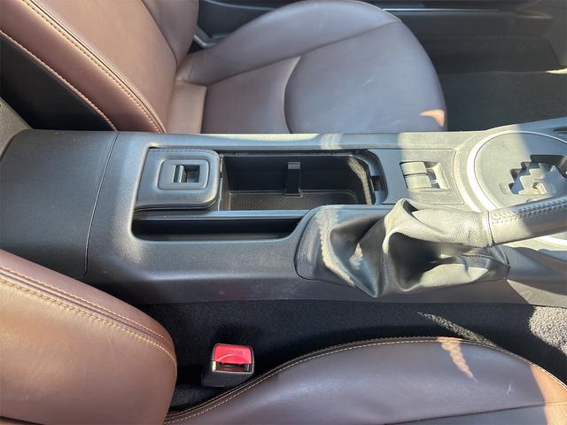 ロードスター VS RHT HDDナビ ワンセグ ブルートゥース DVDビデオ CDラジオ BOSEサウンド 禁煙車 HIDライト 専用革シート Wエアバック サイドエアバック ABS パドルシフト 電動オープン アルミホイール(18枚目)