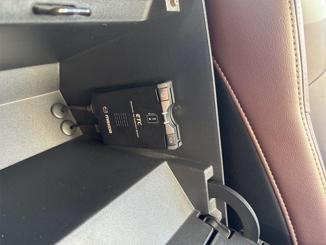 ロードスター VS RHT HDDナビ ワンセグ ブルートゥース DVDビデオ CDラジオ BOSEサウンド 禁煙車 HIDライト 専用革シート Wエアバック サイドエアバック ABS パドルシフト 電動オープン アルミホイール(20枚目)