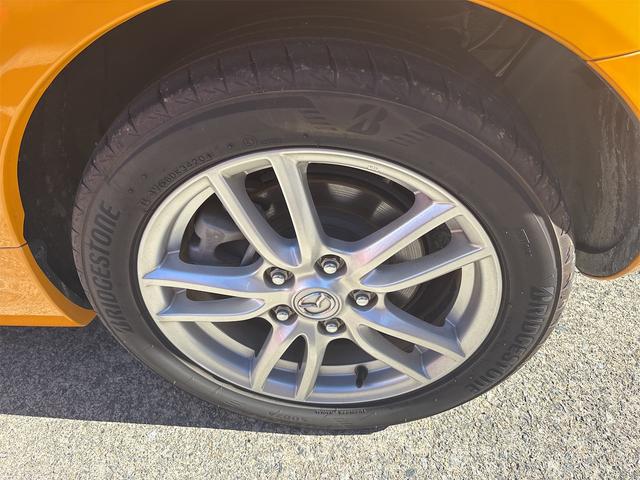 ロードスター VS RHT HDDナビ ワンセグ ブルートゥース DVDビデオ CDラジオ BOSEサウンド 禁煙車 HIDライト 専用革シート Wエアバック サイドエアバック ABS パドルシフト 電動オープン アルミホイール(55枚目)