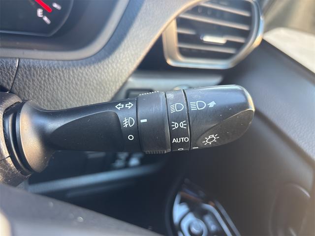 ノア Si 11インチナビフルセグ ブルートゥース DVDビデオ CD バックモニタ ETC モデリスタフルエアロ Wサンルーフ 左電動スライドドア 禁煙 8人乗り ブレーキサポート プッシュスタートLEDライト(12枚目)