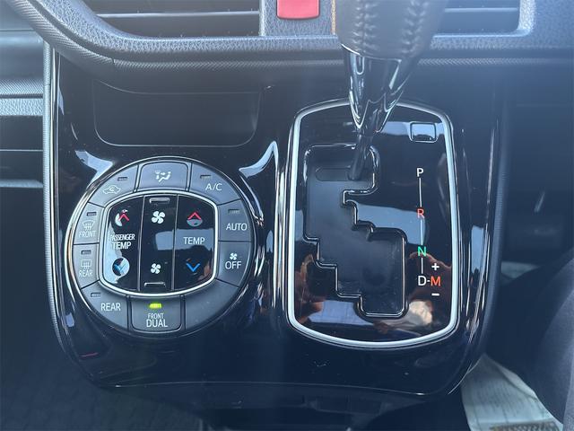 ノア Si 11インチナビフルセグ ブルートゥース DVDビデオ CD バックモニタ ETC モデリスタフルエアロ Wサンルーフ 左電動スライドドア 禁煙 8人乗り ブレーキサポート プッシュスタートLEDライト(18枚目)