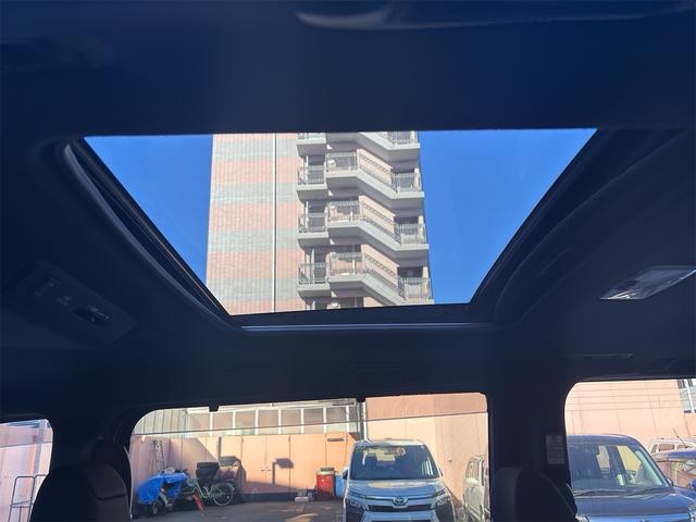 ノア Si 11インチナビフルセグ ブルートゥース DVDビデオ CD バックモニタ ETC モデリスタフルエアロ Wサンルーフ 左電動スライドドア 禁煙 8人乗り ブレーキサポート プッシュスタートLEDライト(43枚目)