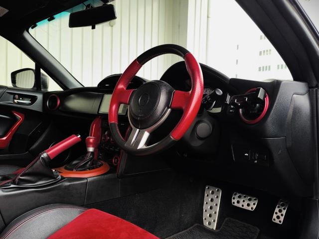 ８６ ＧＴ　ＢＬＩＴＺマフラー／社外車高調／ＧＣ８キャリパー／ＳＡＲＤフロントバンパー／社外サイドステップ・リアサイドアンダースポイラー・ウイング／社外ヘッドライト・テールランプ（7枚目）