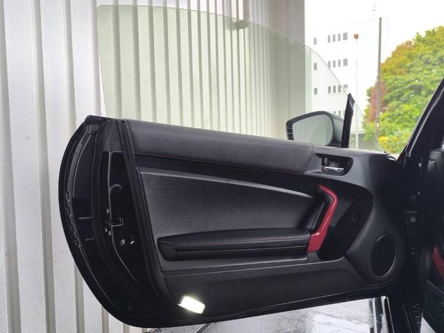 ８６ ＧＴ　ＢＬＩＴＺマフラー／社外車高調／ＧＣ８キャリパー／ＳＡＲＤフロントバンパー／社外サイドステップ・リアサイドアンダースポイラー・ウイング／社外ヘッドライト・テールランプ（12枚目）