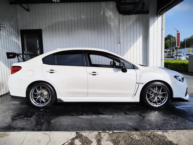 WRX STI STI タイプS HKSマフラー/純正ビルシュタイン/DIXCELローター/STiフルエアロ・カーボンウイング・フロントグリル/AXIS PARTSカーボンミラー/Panasonicナビ/純正 18インチホイール(4枚目)