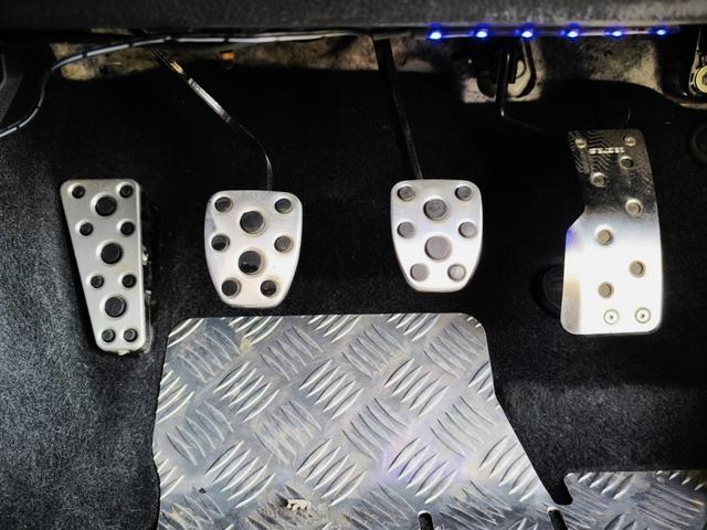 WRX STI STI タイプS HKSマフラー/純正ビルシュタイン/DIXCELローター/STiフルエアロ・カーボンウイング・フロントグリル/AXIS PARTSカーボンミラー/Panasonicナビ/純正 18インチホイール(29枚目)