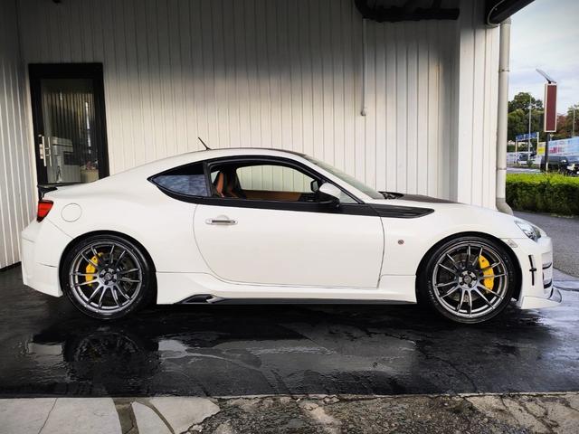 ８６ ＧＴリミテッド　ワンオーナー車　ＮＯＢＬＥＳＳＥ　マフラー　ＴＲＤ　クイックシフト　ＢＬＩＴＺ　ＺＺ－Ｒ車高調　ＲＵＮＤＵＣＥ　キャリパー　ＲＡＹＳ　ＧＲＡＭ　ＬＩＧＨＴＳ　５７Ｘｔｒｅｍｅ　１９インチ（4枚目）