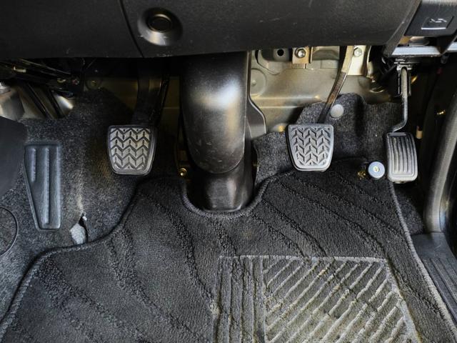 レジアスエースバン ロングDX GLパッケージ バンからワゴンに変更(12乗り公認済み)/PIVOT スロコン/社外 フロントリップ/ALPINEフリップダウンモニター・ナビ/デジタルインナーミラー/シートカバー/社外 16インチホイール(16枚目)