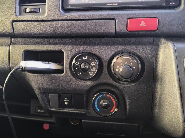 レジアスエースバン ロングDX GLパッケージ バンからワゴンに変更(12乗り公認済み)/PIVOT スロコン/社外 フロントリップ/ALPINEフリップダウンモニター・ナビ/デジタルインナーミラー/シートカバー/社外 16インチホイール(22枚目)