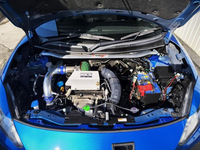 スイフトスポーツ ベースグレード　ワンオーナー　ＨＫＳ　エアクリーナー　ＨＫＳ　Ｈｉ－Ｐｏｗｅｒ　ＳＰＥＣ－Ｌ　マフラー　ＨＫＳ　Ｈｉ－Ｐｏｗｅｒ　ＳＰＥＣ－Ｒ　車高調　ＲＡＹＳ　ＧＲＡＭ　ＬＩＧＨＴＳ　５７Ｘｔｒｅｍｅ　１７インチ（6枚目）