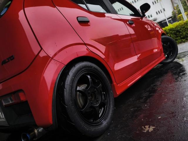 アルト Ｆ　ＷｉｒｕｓＷｉｎチャンバー型エアクリーナー／柿本マフラー／ＲＳ－Ｒスプリング／モンスターリアキャンバーシム／ＯＶＥＲＴＥＣＨリアゲートブレース／ｌａｒｇｕｓ調整式リアピラーバー／ＭＯＭＯステアリング（47枚目）